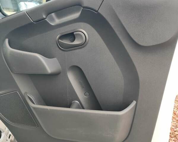 Белый Рено Мастер, объемом двигателя 2.3 л и пробегом 306 тыс. км за 19999 $, фото 23 на Automoto.ua