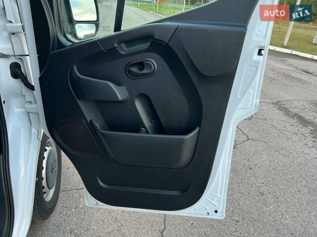 Белый Рено Мастер, объемом двигателя 2.3 л и пробегом 312 тыс. км за 22500 $, фото 39 на Automoto.ua