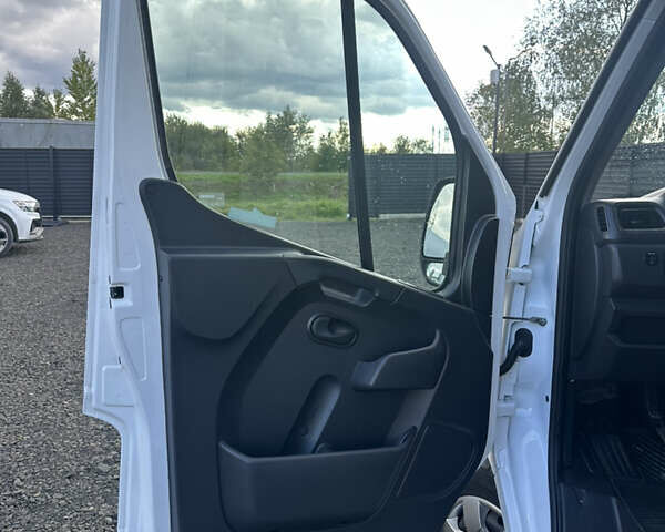 Белый Рено Мастер, объемом двигателя 2.3 л и пробегом 420 тыс. км за 20200 $, фото 13 на Automoto.ua