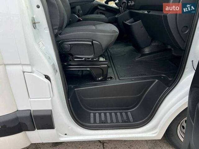 Белый Рено Мастер, объемом двигателя 2.3 л и пробегом 330 тыс. км за 21999 $, фото 78 на Automoto.ua