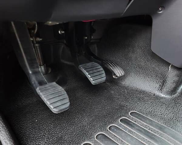 Белый Рено Мастер, объемом двигателя 2.3 л и пробегом 362 тыс. км за 18500 $, фото 20 на Automoto.ua