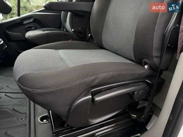 Белый Рено Мастер, объемом двигателя 2.3 л и пробегом 290 тыс. км за 19950 $, фото 47 на Automoto.ua