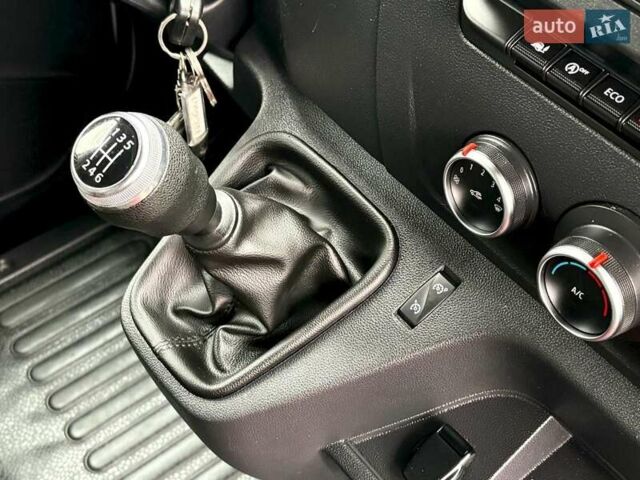 Белый Рено Мастер, объемом двигателя 2.3 л и пробегом 316 тыс. км за 19999 $, фото 31 на Automoto.ua