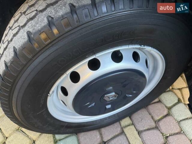 Белый Рено Мастер, объемом двигателя 2.3 л и пробегом 244 тыс. км за 18200 $, фото 8 на Automoto.ua