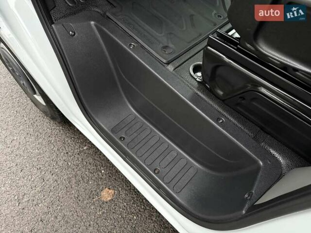 Белый Рено Мастер, объемом двигателя 2.3 л и пробегом 290 тыс. км за 19950 $, фото 44 на Automoto.ua