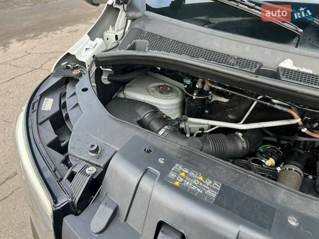 Белый Рено Мастер, объемом двигателя 2.3 л и пробегом 330 тыс. км за 21999 $, фото 81 на Automoto.ua