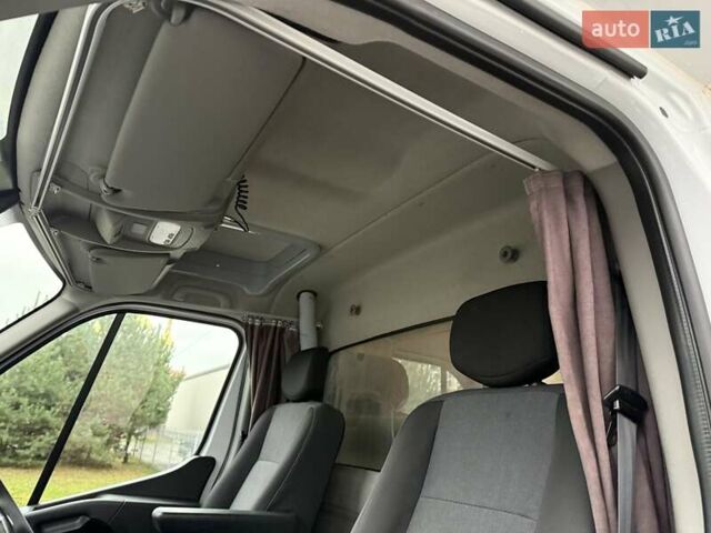 Белый Рено Мастер, объемом двигателя 2.3 л и пробегом 290 тыс. км за 19950 $, фото 51 на Automoto.ua