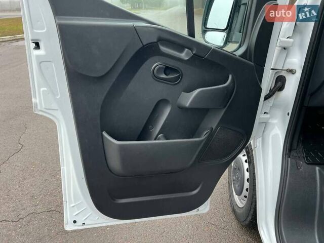 Белый Рено Мастер, объемом двигателя 2.3 л и пробегом 248 тыс. км за 21500 $, фото 48 на Automoto.ua