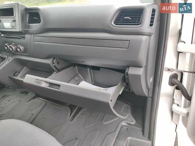 Білий Рено Мастєр, об'ємом двигуна 2.3 л та пробігом 286 тис. км за 19999 $, фото 11 на Automoto.ua