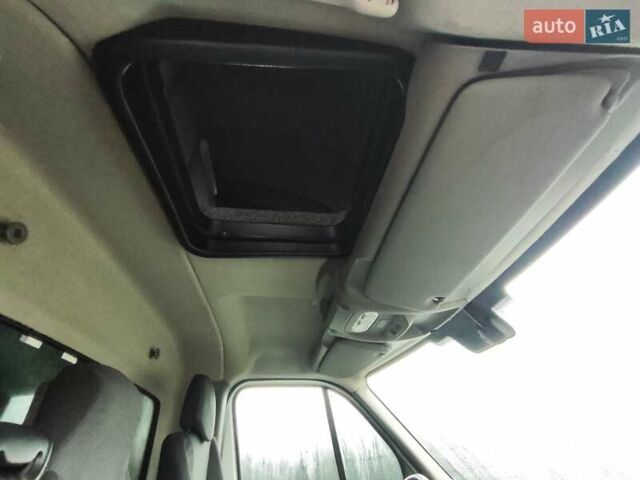 Белый Рено Мастер, объемом двигателя 2.3 л и пробегом 263 тыс. км за 19999 $, фото 48 на Automoto.ua