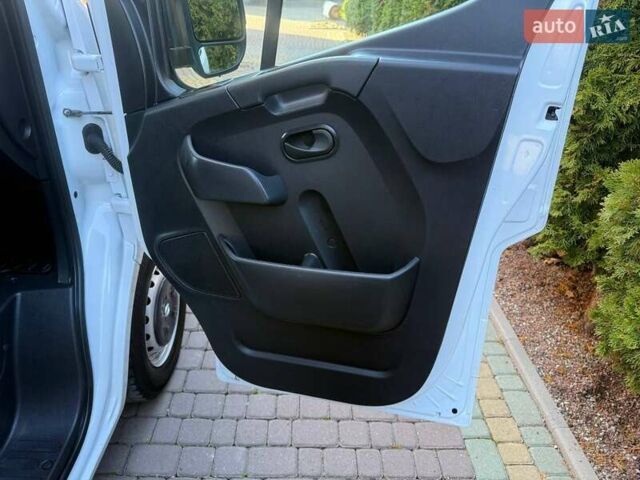 Білий Рено Мастєр, об'ємом двигуна 2.3 л та пробігом 245 тис. км за 19299 $, фото 52 на Automoto.ua