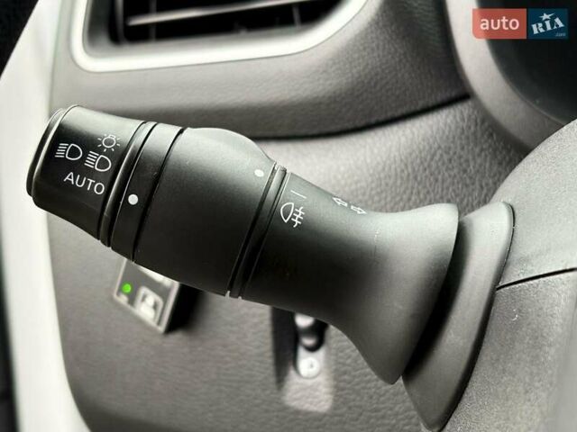 Белый Рено Мастер, объемом двигателя 2.3 л и пробегом 316 тыс. км за 19999 $, фото 39 на Automoto.ua