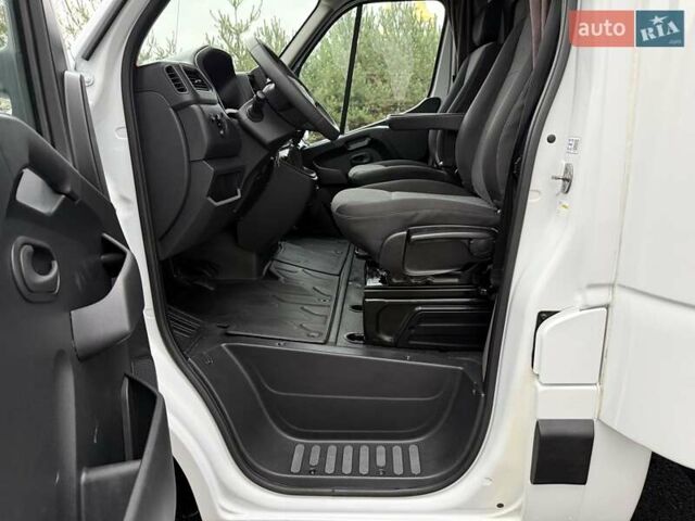 Белый Рено Мастер, объемом двигателя 2.3 л и пробегом 290 тыс. км за 19950 $, фото 46 на Automoto.ua