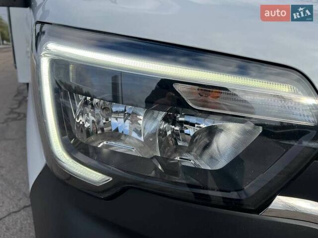 Белый Рено Мастер, объемом двигателя 2.3 л и пробегом 330 тыс. км за 21999 $, фото 43 на Automoto.ua