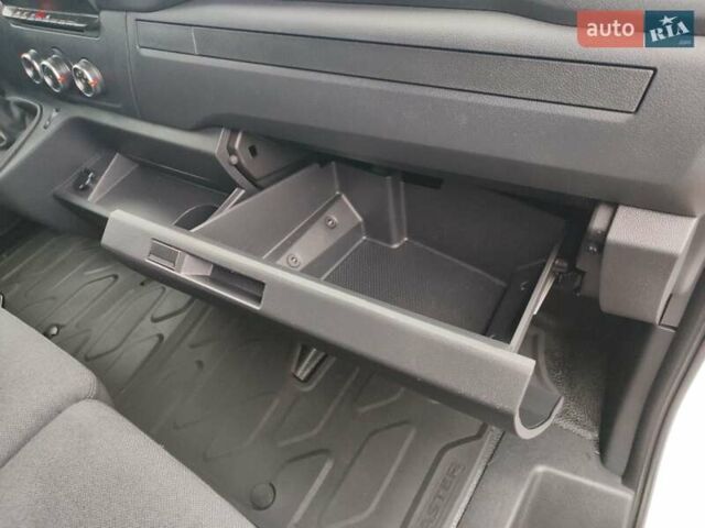 Белый Рено Мастер, объемом двигателя 2.3 л и пробегом 263 тыс. км за 19999 $, фото 57 на Automoto.ua