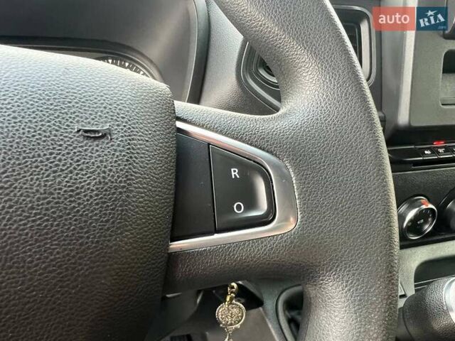 Белый Рено Мастер, объемом двигателя 2.3 л и пробегом 330 тыс. км за 21999 $, фото 63 на Automoto.ua