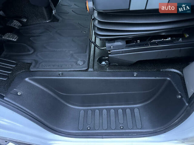 Белый Рено Мастер, объемом двигателя 2.3 л и пробегом 418 тыс. км за 20600 $, фото 21 на Automoto.ua