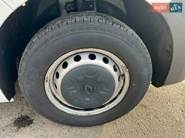 Белый Рено Мастер, объемом двигателя 2.3 л и пробегом 330 тыс. км за 21999 $, фото 42 на Automoto.ua