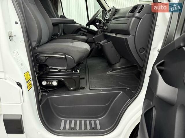 Белый Рено Мастер, объемом двигателя 2.3 л и пробегом 290 тыс. км за 19950 $, фото 56 на Automoto.ua