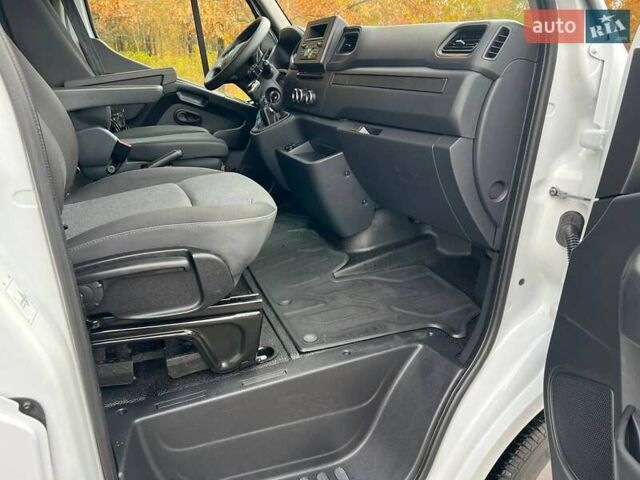 Белый Рено Мастер, объемом двигателя 2.3 л и пробегом 308 тыс. км за 20750 $, фото 79 на Automoto.ua