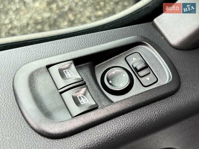 Белый Рено Мастер, объемом двигателя 2.3 л и пробегом 316 тыс. км за 19999 $, фото 37 на Automoto.ua