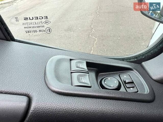 Білий Рено Мастєр, об'ємом двигуна 2.3 л та пробігом 347 тис. км за 20500 $, фото 58 на Automoto.ua