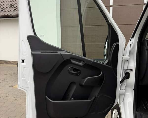 Білий Рено Мастєр, об'ємом двигуна 2.3 л та пробігом 396 тис. км за 19999 $, фото 9 на Automoto.ua