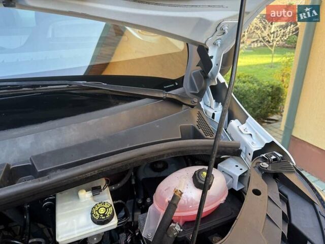 Белый Рено Мастер, объемом двигателя 2.3 л и пробегом 244 тыс. км за 18200 $, фото 90 на Automoto.ua