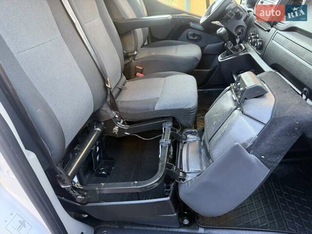 Белый Рено Мастер, объемом двигателя 2.3 л и пробегом 244 тыс. км за 18200 $, фото 88 на Automoto.ua