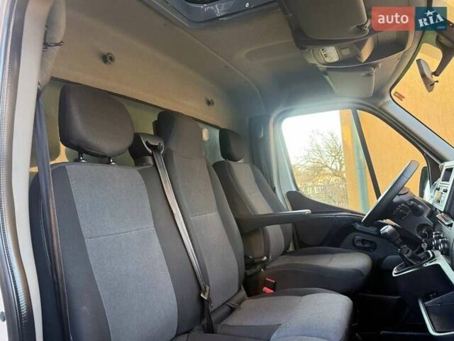 Білий Рено Мастєр, об'ємом двигуна 2.3 л та пробігом 245 тис. км за 19299 $, фото 48 на Automoto.ua