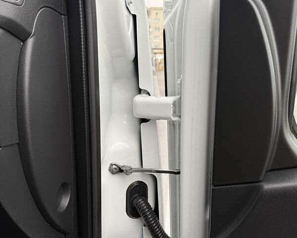 Белый Рено Мастер, объемом двигателя 2.3 л и пробегом 290 тыс. км за 19950 $, фото 53 на Automoto.ua