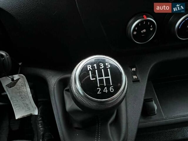 Белый Рено Мастер, объемом двигателя 2.3 л и пробегом 320 тыс. км за 20500 $, фото 87 на Automoto.ua