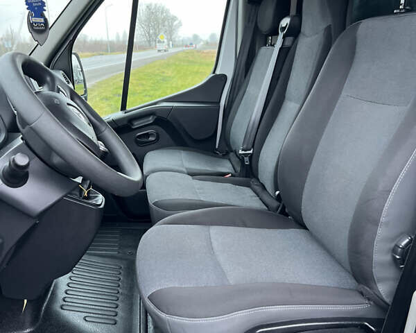 Белый Рено Мастер, объемом двигателя 2.3 л и пробегом 170 тыс. км за 19999 $, фото 17 на Automoto.ua