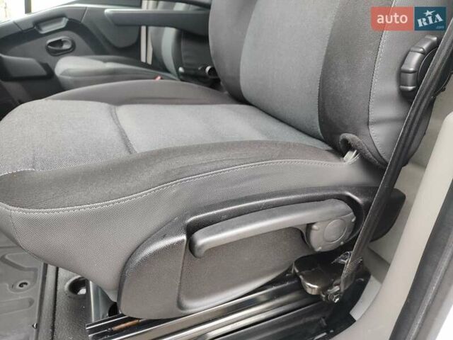 Білий Рено Мастєр, об'ємом двигуна 2.3 л та пробігом 283 тис. км за 19499 $, фото 41 на Automoto.ua