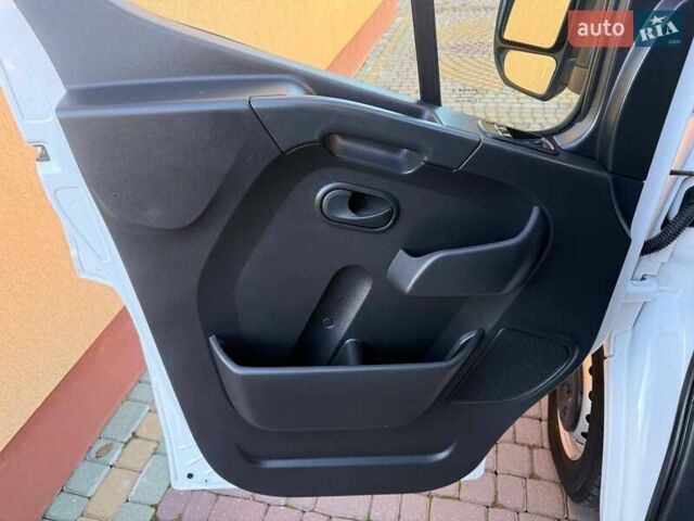 Білий Рено Мастєр, об'ємом двигуна 2.3 л та пробігом 245 тис. км за 19299 $, фото 62 на Automoto.ua