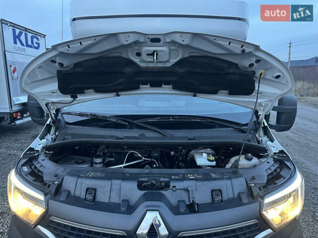 Белый Рено Мастер, объемом двигателя 2.3 л и пробегом 418 тыс. км за 20600 $, фото 7 на Automoto.ua