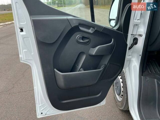 Білий Рено Мастєр, об'ємом двигуна 2.3 л та пробігом 347 тис. км за 20500 $, фото 52 на Automoto.ua