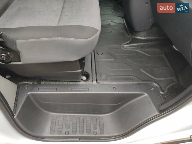 Белый Рено Мастер, объемом двигателя 2.3 л и пробегом 263 тыс. км за 19999 $, фото 58 на Automoto.ua