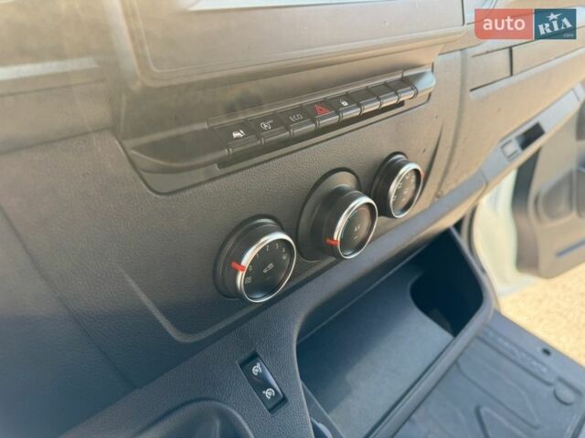 Белый Рено Мастер, объемом двигателя 2.3 л и пробегом 360 тыс. км за 19799 $, фото 29 на Automoto.ua