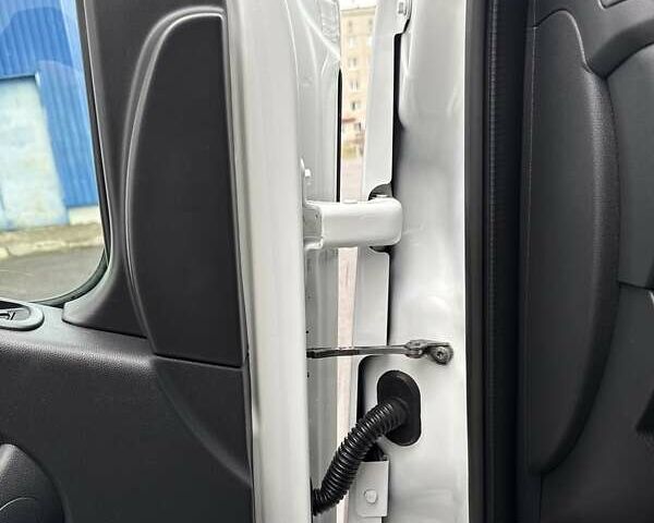 Білий Рено Мастєр, об'ємом двигуна 2.3 л та пробігом 330 тис. км за 19500 $, фото 49 на Automoto.ua