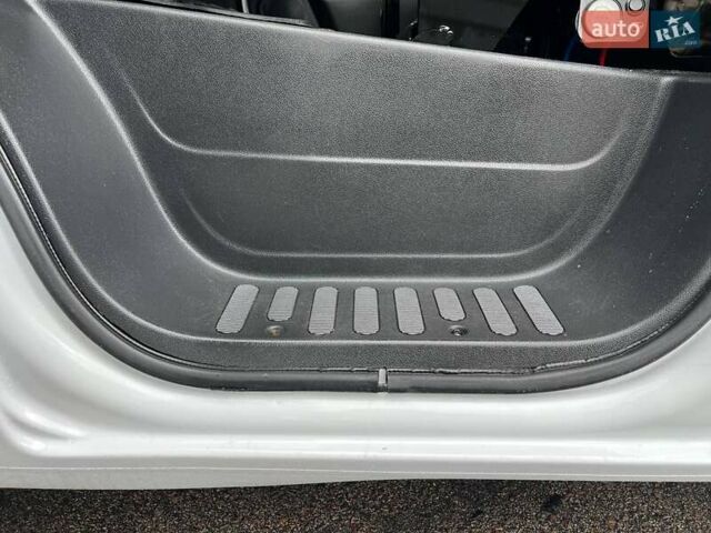 Белый Рено Мастер, объемом двигателя 2.3 л и пробегом 308 тыс. км за 20750 $, фото 62 на Automoto.ua