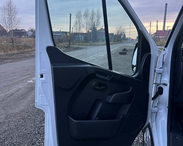 Белый Рено Мастер, объемом двигателя 2.3 л и пробегом 418 тыс. км за 20600 $, фото 11 на Automoto.ua