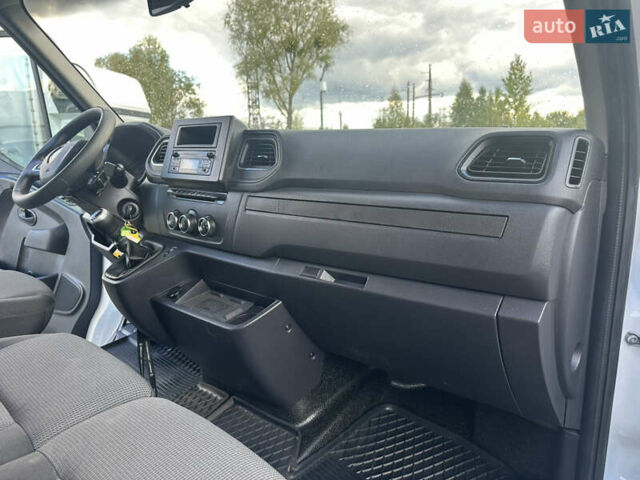 Белый Рено Мастер, объемом двигателя 2.3 л и пробегом 420 тыс. км за 20200 $, фото 27 на Automoto.ua