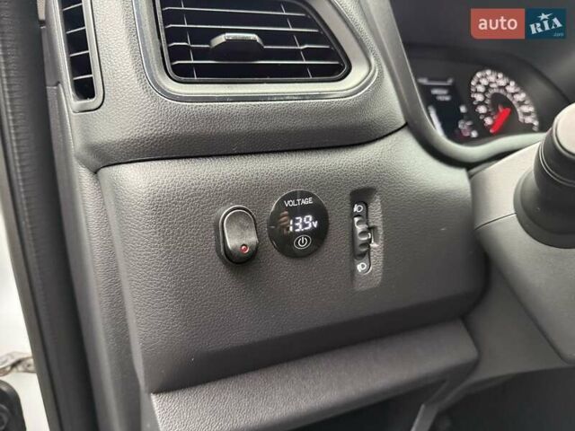 Білий Рено Мастєр, об'ємом двигуна 2.3 л та пробігом 330 тис. км за 19500 $, фото 57 на Automoto.ua