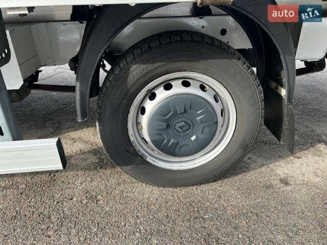 Белый Рено Мастер, объемом двигателя 2.3 л и пробегом 330 тыс. км за 21999 $, фото 30 на Automoto.ua