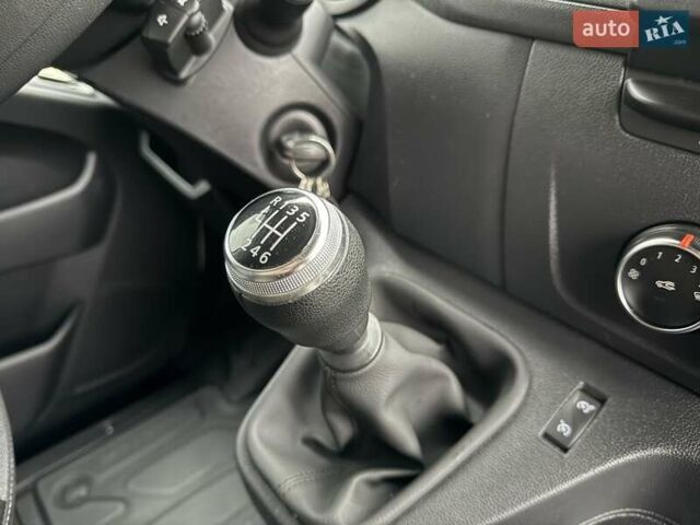 Белый Рено Мастер, объемом двигателя 2.3 л и пробегом 290 тыс. км за 19950 $, фото 66 на Automoto.ua