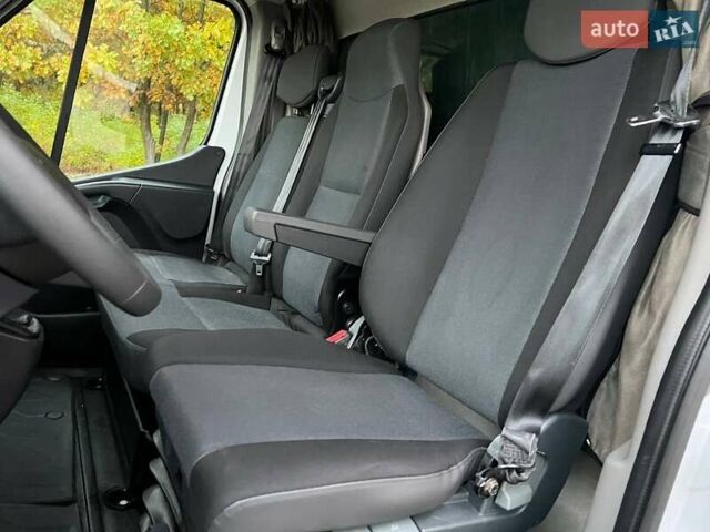 Белый Рено Мастер, объемом двигателя 2.3 л и пробегом 292 тыс. км за 21700 $, фото 76 на Automoto.ua