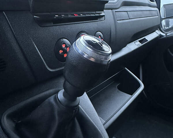 Белый Рено Мастер, объемом двигателя 2.3 л и пробегом 418 тыс. км за 20600 $, фото 19 на Automoto.ua