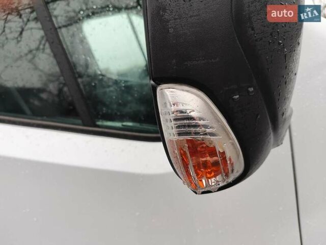 Белый Рено Мастер, объемом двигателя 2.3 л и пробегом 263 тыс. км за 19999 $, фото 3 на Automoto.ua