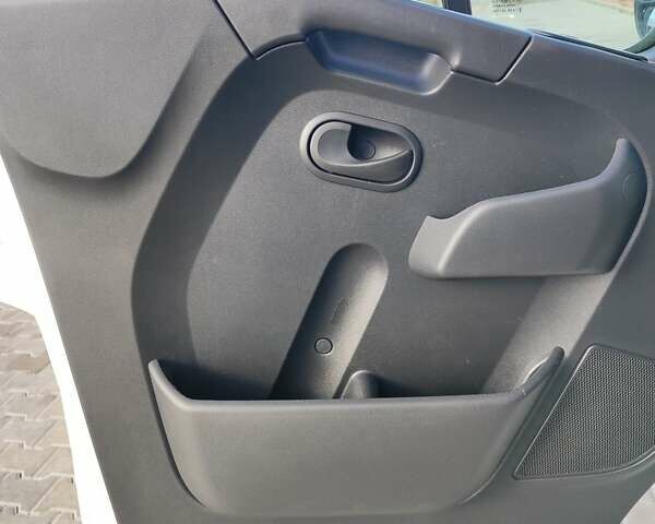 Білий Рено Мастєр, об'ємом двигуна 2.3 л та пробігом 283 тис. км за 19999 $, фото 9 на Automoto.ua